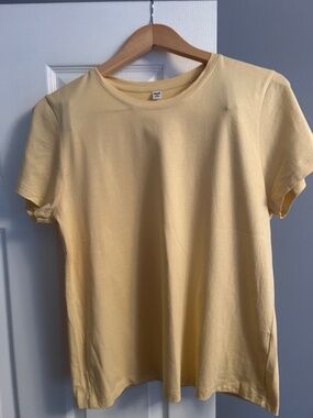UNIQLO Pastel Pale Yellow Crew Neck Short Sleeve T-Shirt